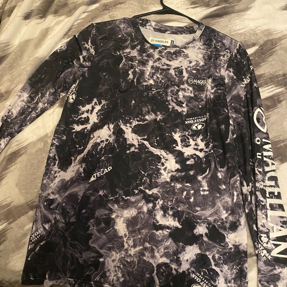 Magellan Long Sleeve Shirt in Black and White
